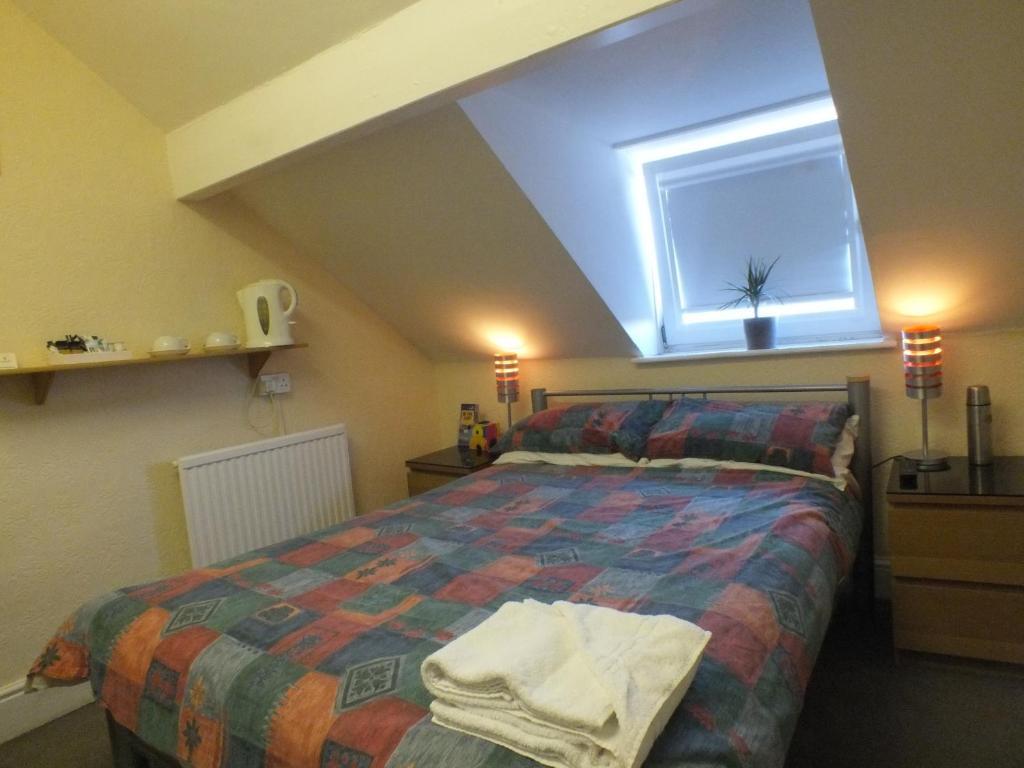 Leonardos Guest House Суонси Номер фото