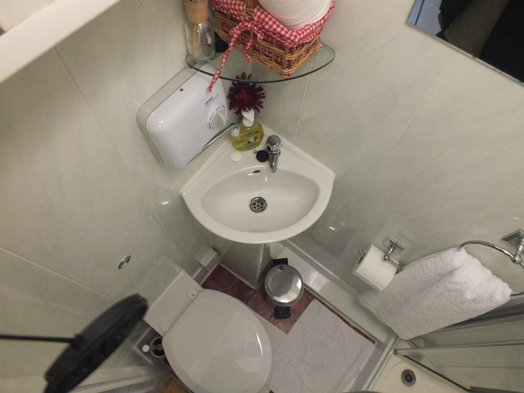 Leonardos Guest House Суонси Номер фото