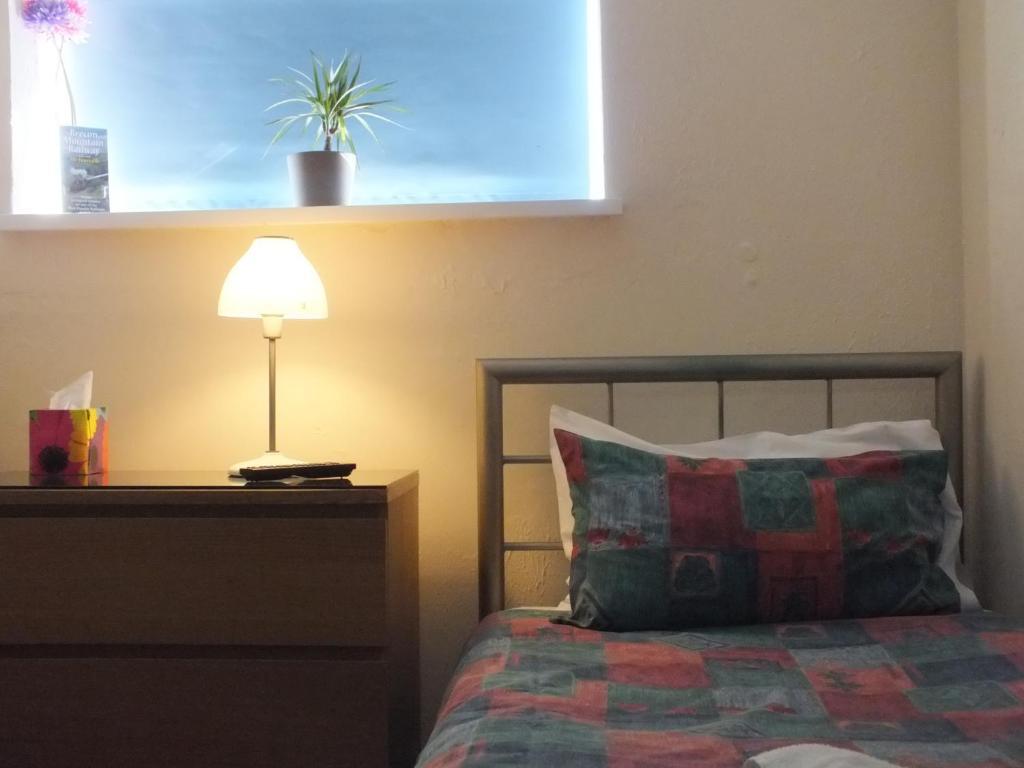Leonardos Guest House Суонси Номер фото