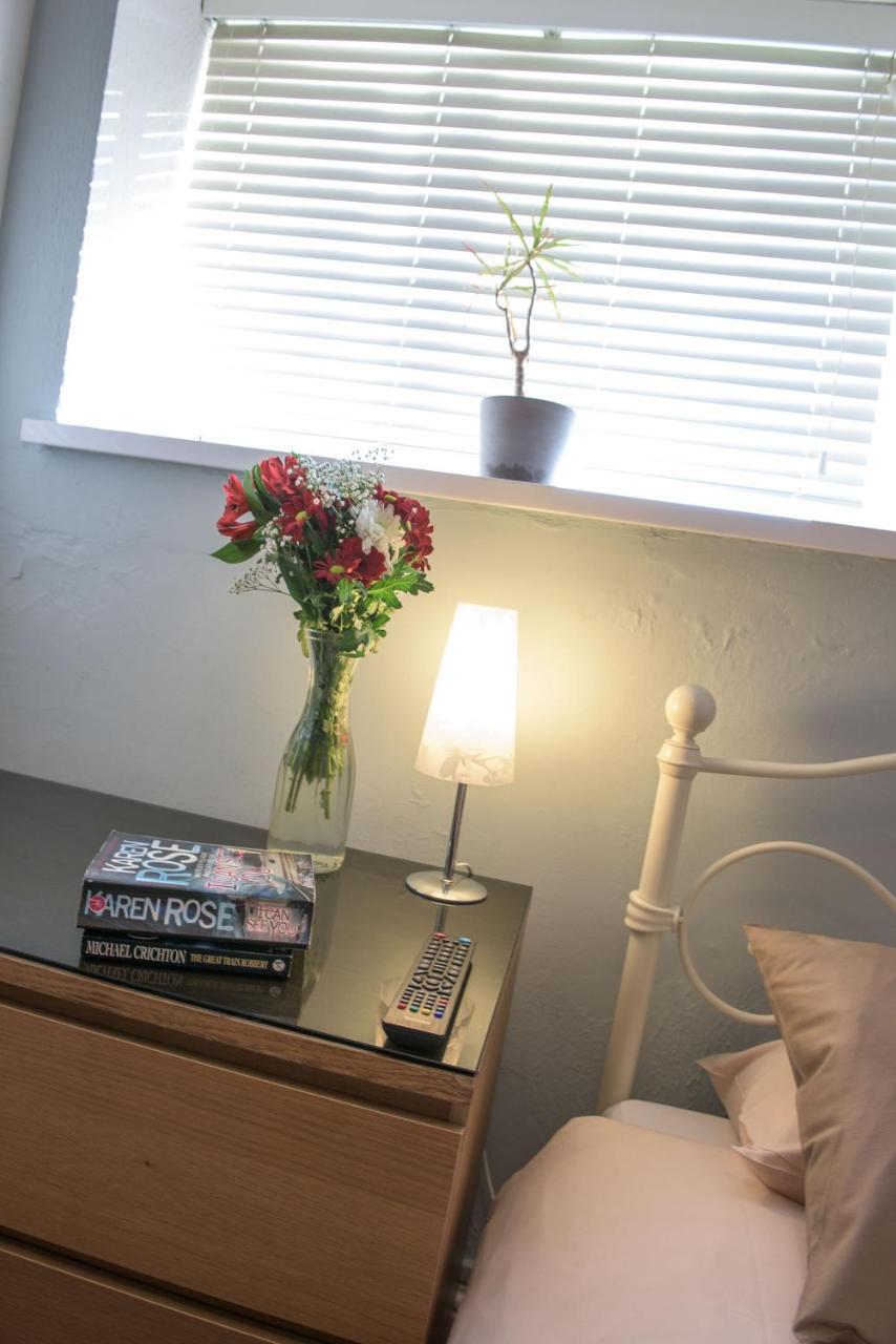 Leonardos Guest House Суонси Экстерьер фото